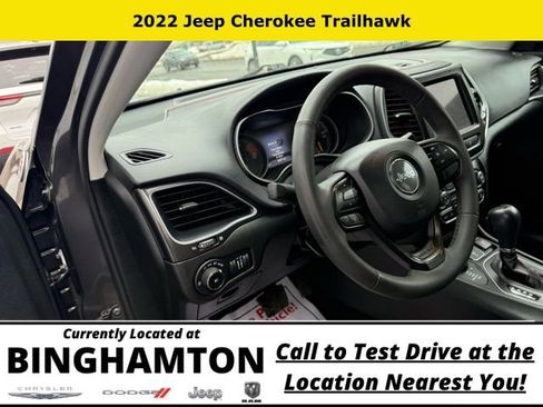 Used 2022 Jeep Cherokee Trailhawk AWD/4WD image 11