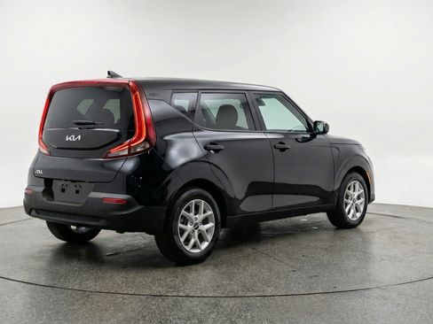 Used 2025 Kia Soul LX w/ LX Technology Package image 9