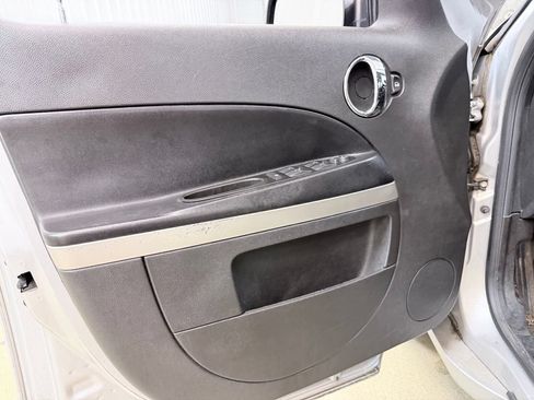Used 2010 Chevrolet HHR LT FWD image 8