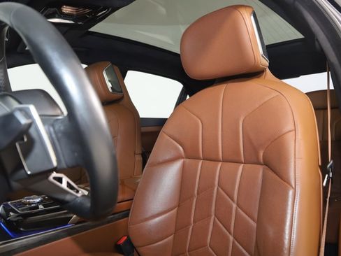Used 2023 BMW 760i xDrive image 34
