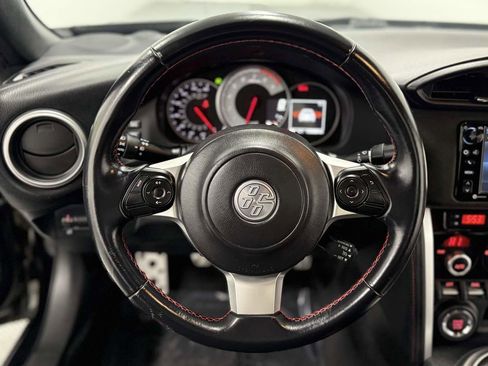 Used 2019 Toyota 86 image 17