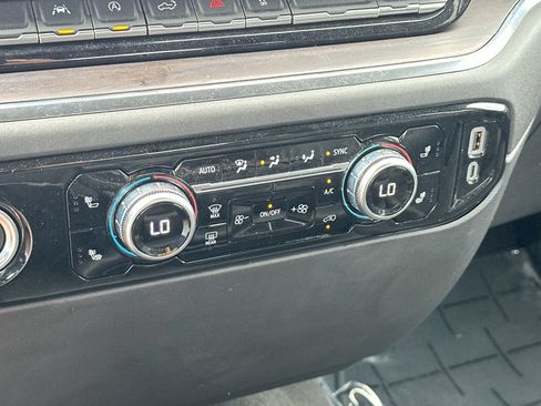 Used 2024 GMC Sierra 1500 SLT AWD/4WD image 19