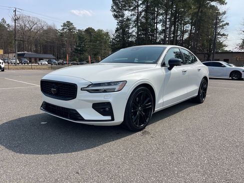 Used 2024 Volvo S60 B5 Plus image 2