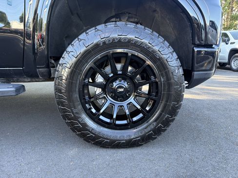 Used 2023 GMC Sierra 1500 AT4 w/ Technology Package AWD/4WD image 13