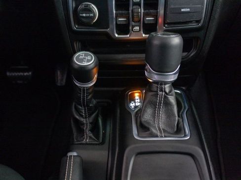 Certified 2022 Jeep Wrangler Unlimited Sahara w/ Cold Weather Group image 18