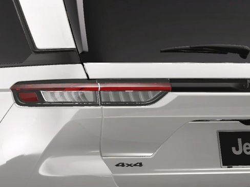 New 2025 Jeep Grand Cherokee Altitude image 11