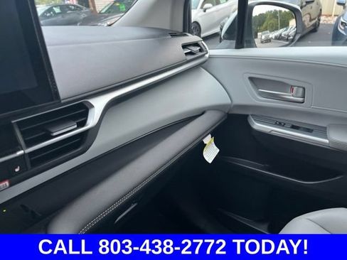 Used 2026 Toyota Sienna XLE FWD image 29