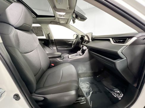 Used 2025 Toyota RAV4 XLE w/ Convenience Package FWD image 31