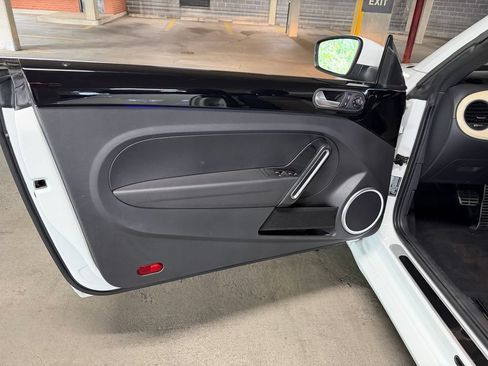 Used 2019 Volkswagen Beetle 2.0T SE FWD image 9