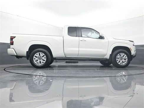 Used 2023 Nissan Frontier SV w/ Technology Package image 12