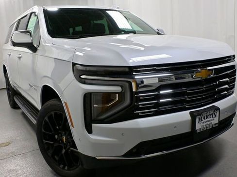 New 2026 Chevrolet Suburban Premier AWD/4WD image 2