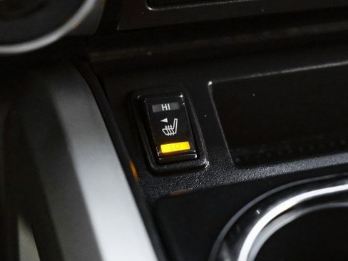 Used 2017 Nissan Titan SV image 22