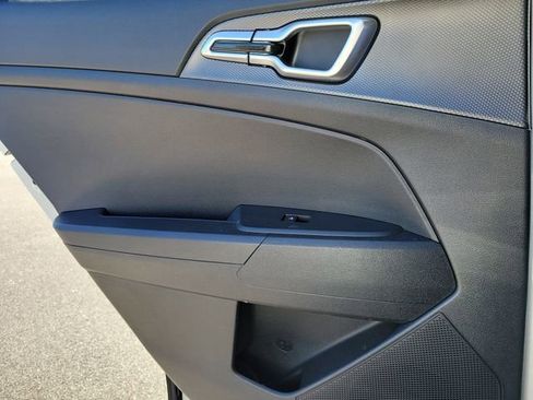 Used 2023 Kia Sportage LX image 13