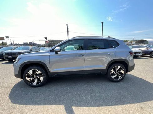 New 2025 Volkswagen Taos SE image 4