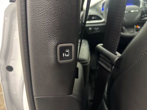 New 2026 Chrysler Pacifica Select w/ S Appearance Package image 11