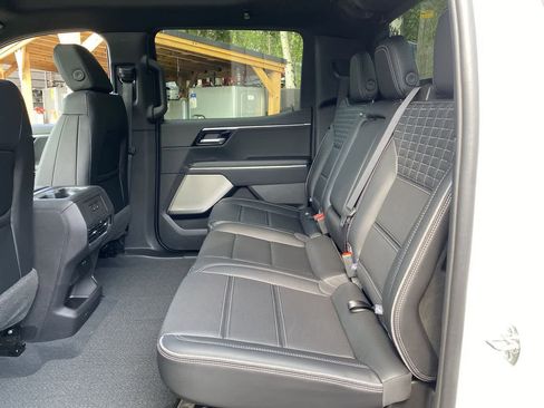 Used 2025 GMC Sierra EV Denali AWD/4WD image 16