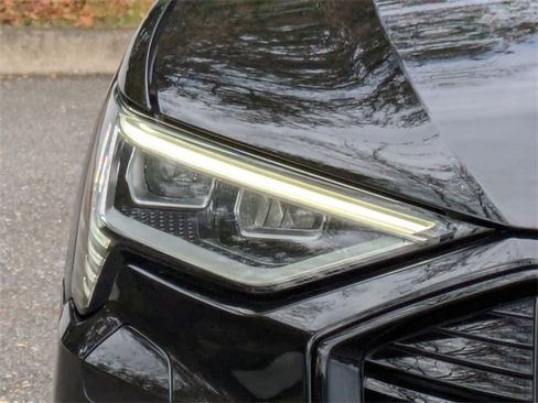 Used 2022 Audi e-tron Premium w/ Convenience Plus Package image 11