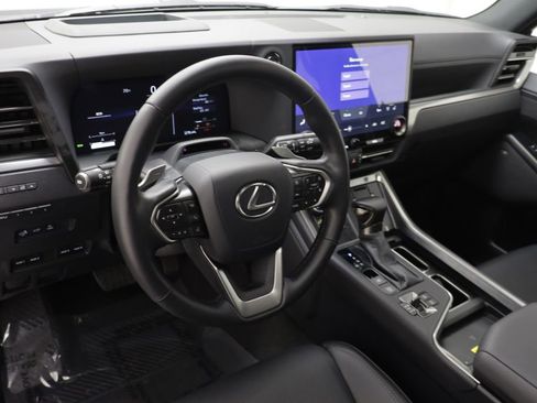 Used 2025 Lexus GX 550 image 6