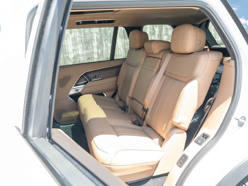 New 2026 Land Rover Range Rover Long Wheelbase SE AWD/4WD image 22