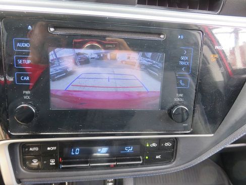 Used 2017 Toyota Corolla SE FWD image 18