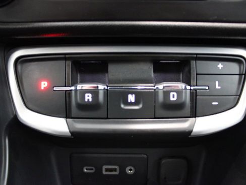 Used 2024 GMC Terrain SLE image 16