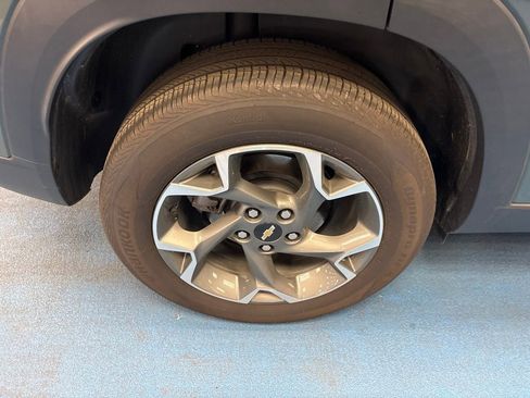 Certified 2025 Chevrolet Trax LT FWD image 5