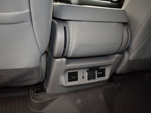 Used 2026 Chevrolet Silverado 1500 LT w/ Z71 Off-Road Package AWD/4WD image 17