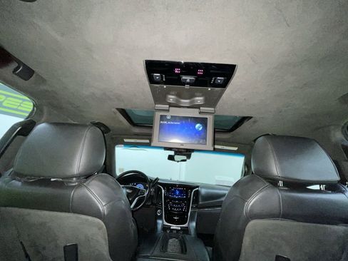 Used 2020 Cadillac Escalade Platinum image 28