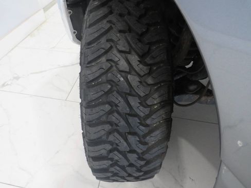 Used 2018 Nissan Titan SV image 26