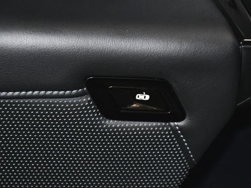 Used 2025 BMW 740i RWD image 18
