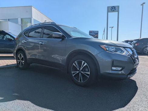 Used 2019 Nissan Rogue SV w/ Premium Package image 3