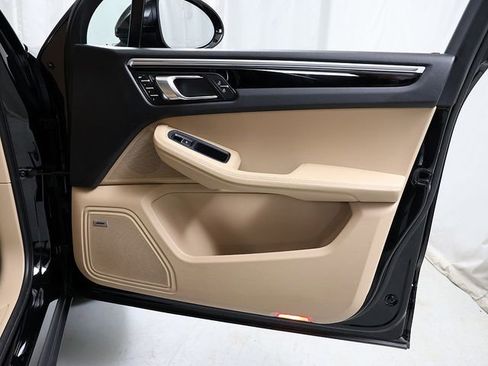 Used 2021 Porsche Macan image 33