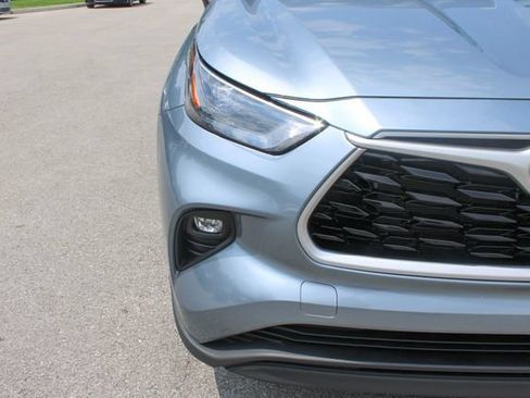Used 2023 Toyota Highlander XLE AWD/4WD image 38
