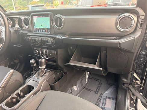 Used 2019 Jeep Wrangler Unlimited Sahara w/ Uconnect 4C Nav & Sound Group AWD/4WD image 26