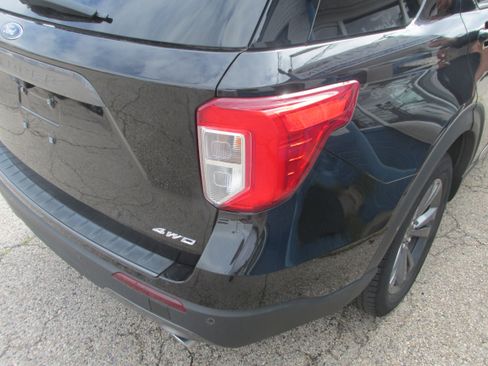Used 2022 Ford Explorer XLT w/ Equipment Group 202A image 10