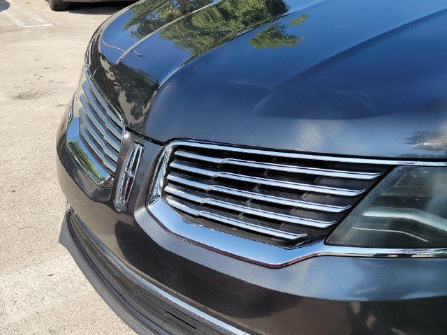 Used 2018 Lincoln MKX Select w/ Select Plus Package FWD image 3