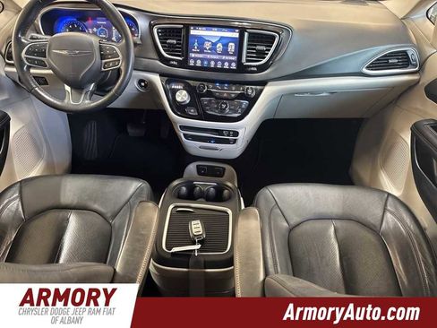 Used 2020 Chrysler Pacifica Touring-L Plus image 35