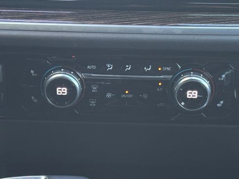 Used 2022 GMC Sierra 1500 Elevation w/ Elevation Premium Package image 4