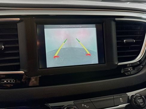 Used 2018 Chrysler Pacifica L image 22