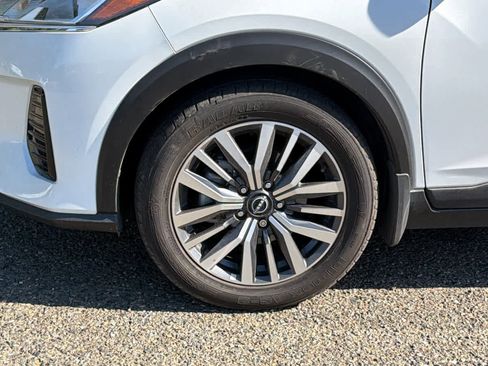 Used 2023 Nissan Kicks SV FWD image 9
