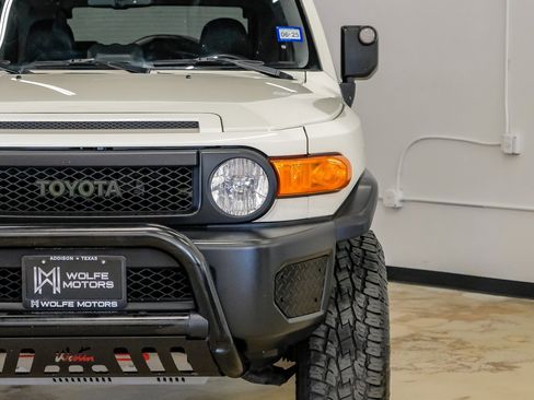 Used 2012 Toyota FJ Cruiser 4WD image 42