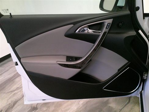 Used 2015 Buick Verano Base image 29