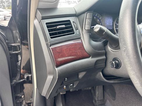 Used 2018 INFINITI Q70 Luxe image 11