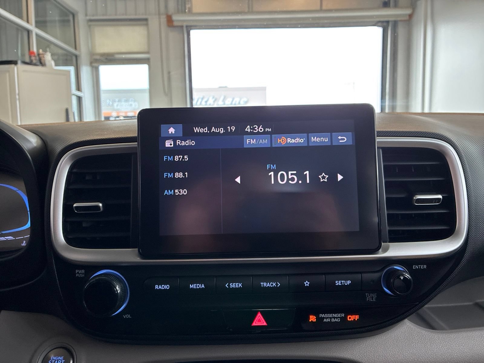 Used 2025 Hyundai Venue SEL FWD image 24