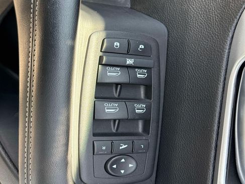 Used 2025 Chrysler Pacifica Limited FWD image 21