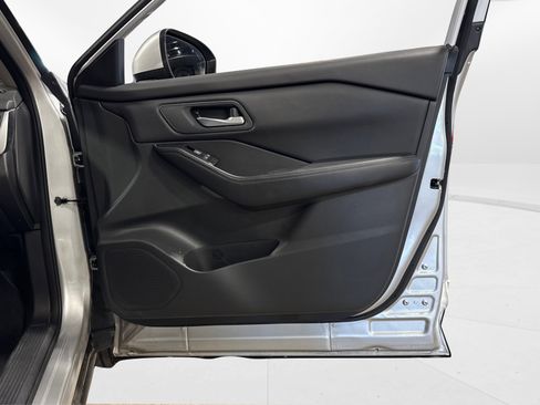 Used 2025 Nissan Rogue SV image 35