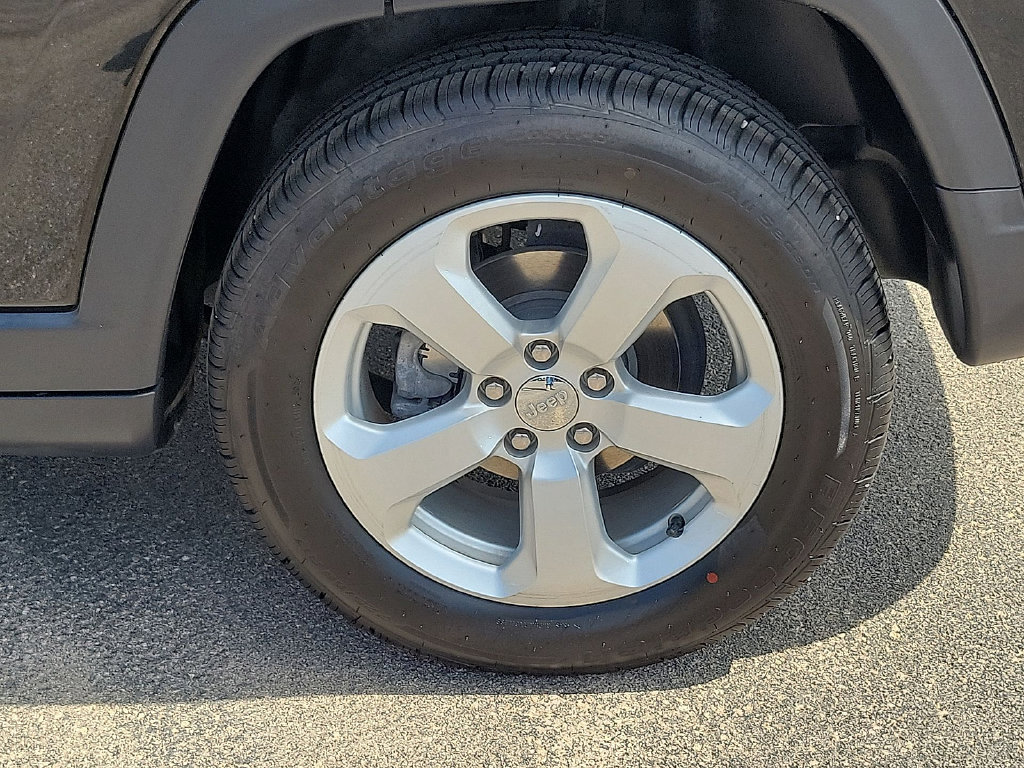 Used 2018 Jeep Compass Latitude FWD image 11