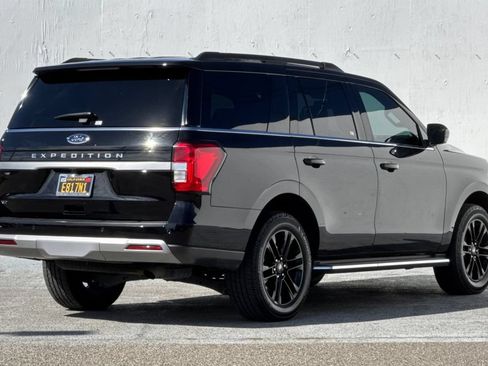 Used 2022 Ford Expedition XLT AWD/4WD image 3