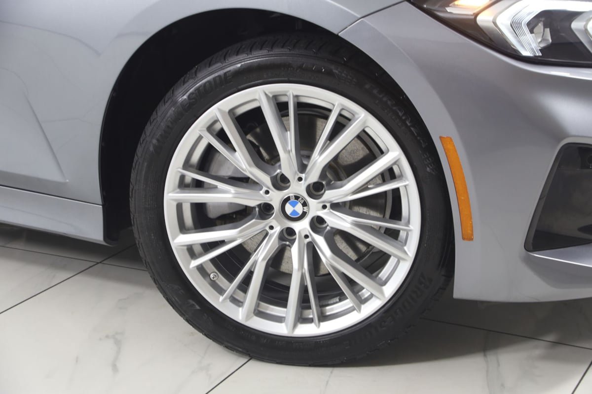 Used 2023 BMW 330i xDrive Sedan w/ Convenience Package AWD/4WD image 16