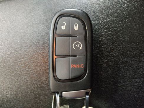 Used 2021 Jeep Cherokee Latitude Plus FWD image 32